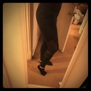 Victoria Sport Mesh Leggings